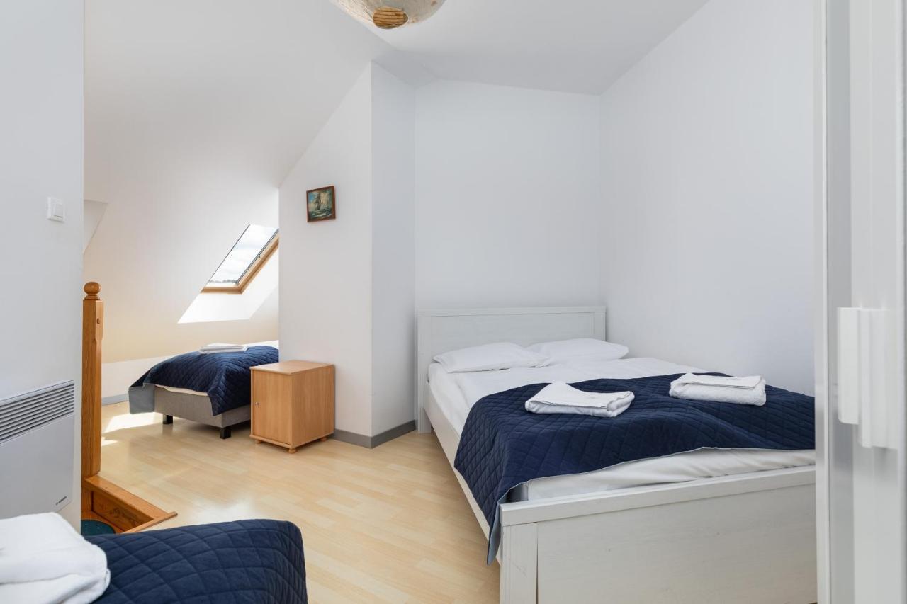 Apartment Rodzinny Blisko Plazy - Parking & Balkon - By Renters