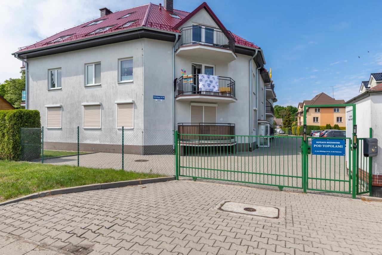 Apartment Rodzinny Blisko Plazy - Parking & Balkon - By Renters *