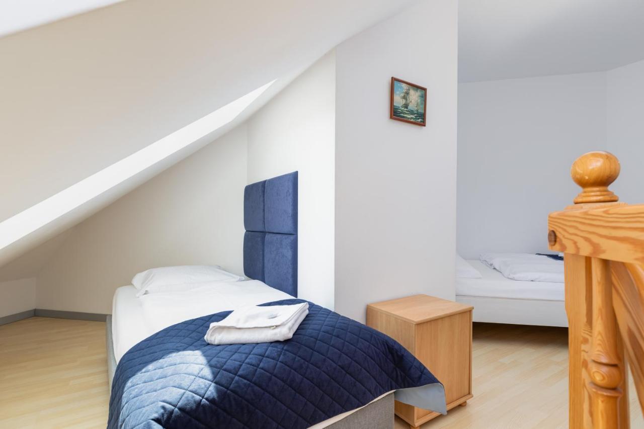 Rodzinny Blisko Plazy - Parking & Balkon - By Renters *