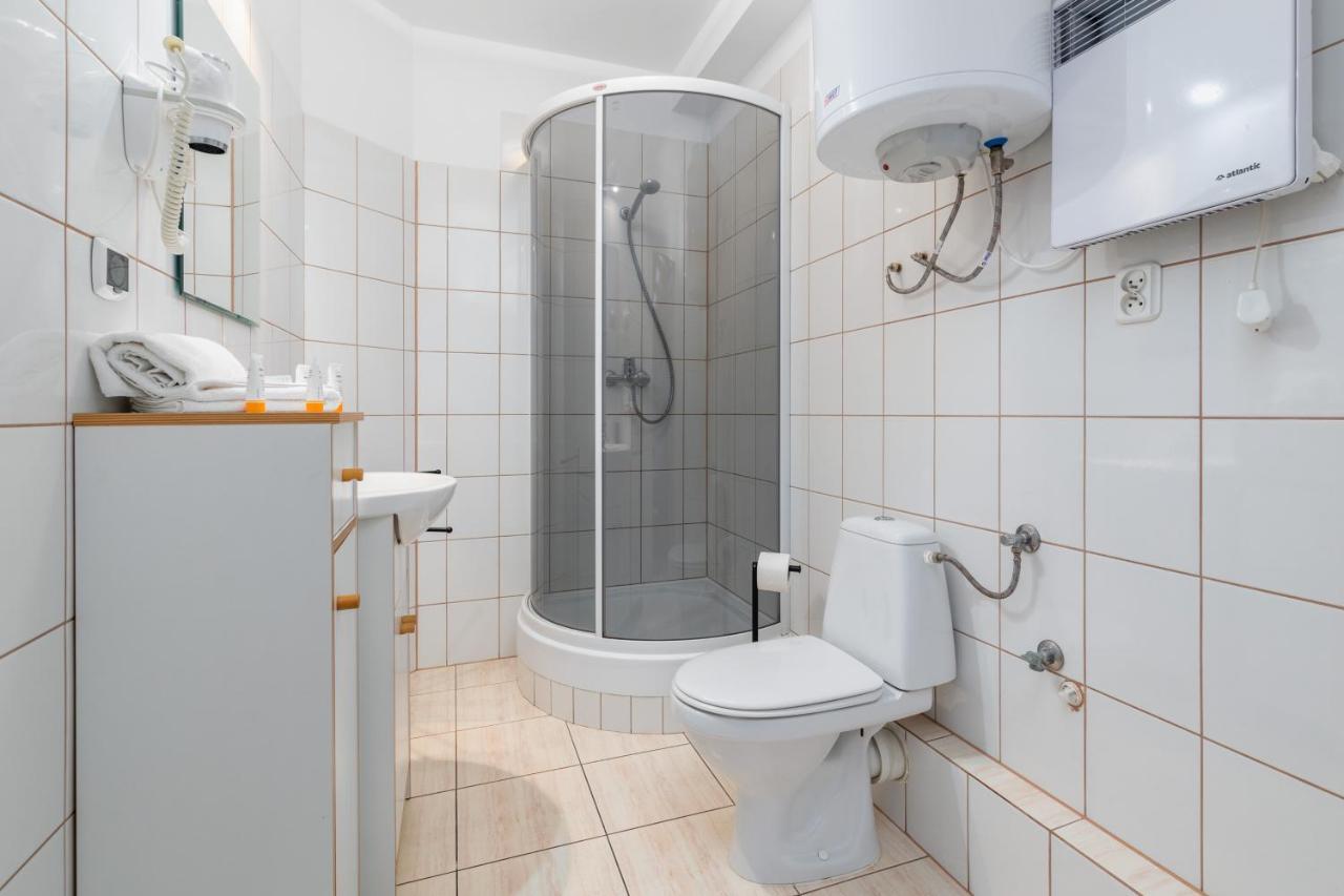 Rodzinny Blisko Plazy - Parking & Balkon - By Renters Apartment *